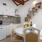 South Estate * Čilipi