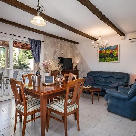 بيت للعطل South Estate